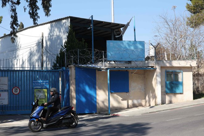 V Izraelu je v veljavo stopila prepoved delovanja agencije UNRWA. FOTO: Ahmad Gharabli/Afp