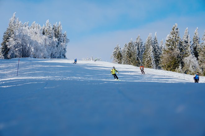 Smučišče Kope se razteza na več kot osmih kilometrih urejenih smučarskih prog, ki so primerne za različne stopnje znanja. Foto arhiv Vabo