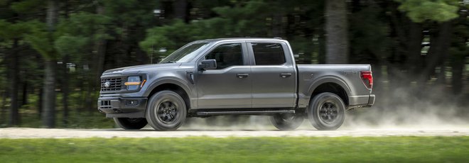 Ford F-150 je zelo velik in v Ameriki večni prodajni prvak. Seveda z velikim bencinskim motorjem.

FOTO: Ford