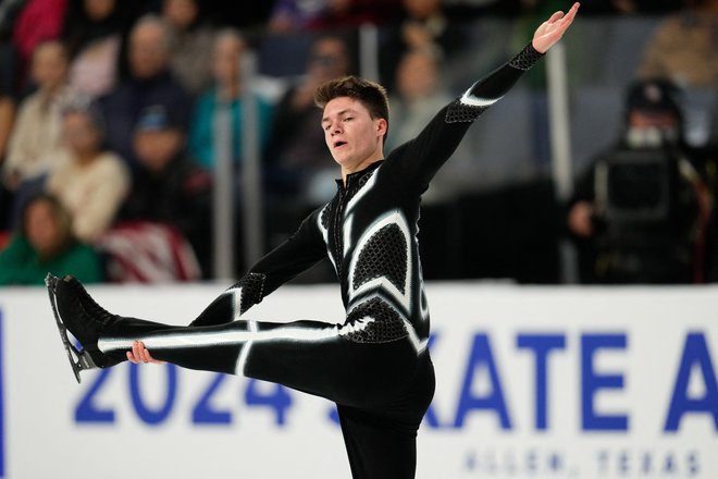 Prejšnji teden je bil sin Maxim Naumov imenovan v ameriško ekipo za tekmovanje na prvenstvu štirih celin prihodnji mesec v Južni Koreji in kot rezerva za svetovno prvenstvo v Bostonu marca. FOTO: Chris Jones/USA Today Sports, Reuters Con