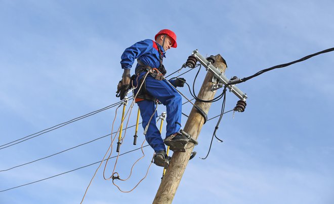 Prosim za javno predstavitev, kolikšna sredstva bo po državnih načrtih dejansko treba nameniti za razširitev električnega omrežja do leta 2035. FOTO: Tadej Regent