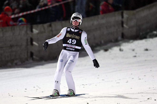 Anže Lanišek je v Willingenu v kvalifikacijah pokazal odlično dnevno formo, na tekmi pa ga je premagala le najbvoljši v tej sezoni Daniel Tschofenig. FOTO: Ina Fassbender/AFP