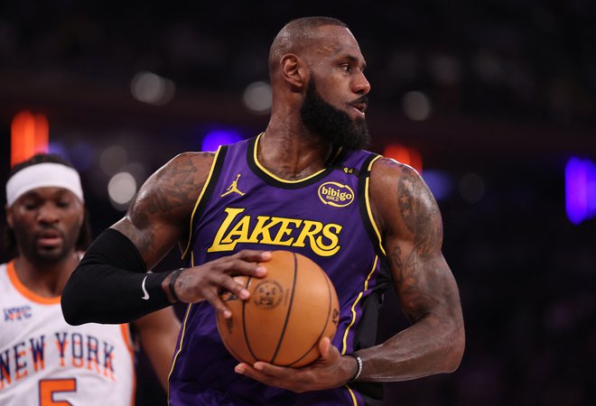 LeBron James iz tekme v tekmo potrjuje, da je prvi zvezdnik moštva Los Angeles Lakers. FOTO: Al Bello/AFP