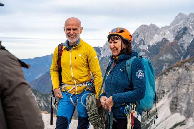 Legendarna alpinista zakonca Štremfelj v njunem naravnem habitatu: kraljestvu zlatoroga. FOTO: Pivovarna Laško