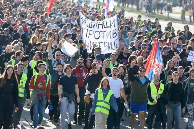 V odstopni izjavi je komisija podprla množične državljanske proteste v Srbiji. FOTO: Voranc Vogel/Delo