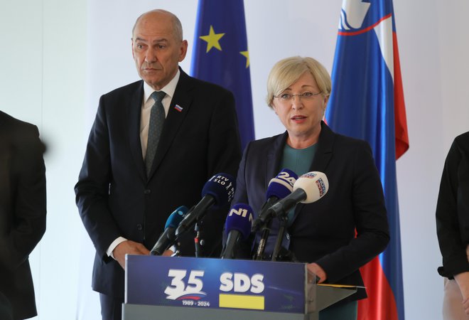 Evropsko poslanko SDS Romano Tomc med drugim skrbi tudi sodni postopek proti predsedniku SDS Janezu Janši, ki da se predolgo vleče. FOTO: Dejan Javornik/Slovenske novice