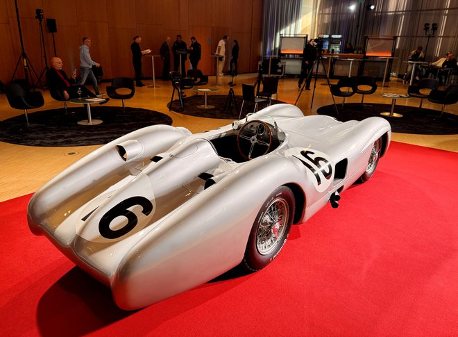 Mercedes W196 streamliner, prodan na dražbi. FOTO: Christine Uyanik/Reuters