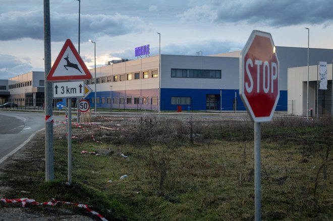 Nemška korporacija Mahle je napovedala, da bo letos odpustila 610 od skupaj 1700 zaposlenih v svoji proizvodnji v Šempetru pri Gorici in proizvodnjo preselila v novi proizvodni obrat v Laktaših. Foto Voranc Vogel