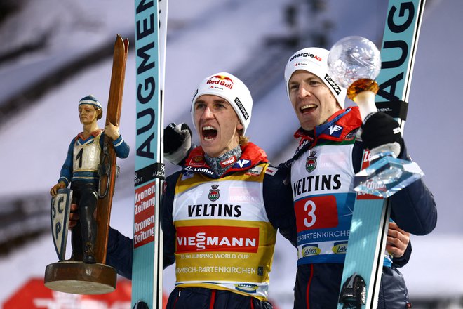 Na novega leta dan je Michael Hayböck (desno) v Garmisch-Partenkirchnu zablestel z rekordom skakalnice in tretjim mestom. FOTO: Lisi Niesner/Reuters