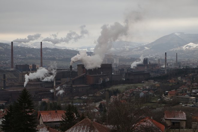 Glede onesnaženosti je cilj, da naj bi se do 2030 letna povprečna raven PM 2,5 omejila na deset mikrogramov, do 2050 pa celo na pet mikrogramov na kubični meter. FOTO: Amel Emric/Reuters