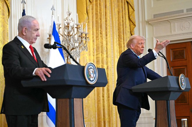 Ameriški predsednik Donald Trump in izraelski premier Benjamin Netanjahu na tiskovni konferenci po pogovorih. Foto: Andrew Caballero-reynolds/Afp