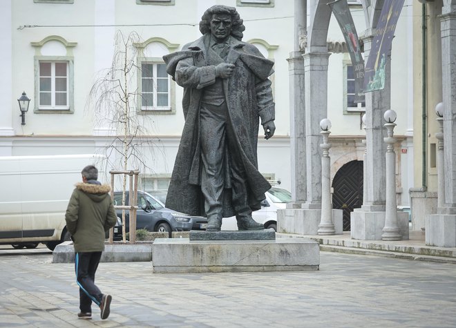 France Prešeren. Predstavlja pesnike in literate, ki so skozi umetnost mislili vcprašanje Boga. FOTO Jože Suhadolnik/Delo