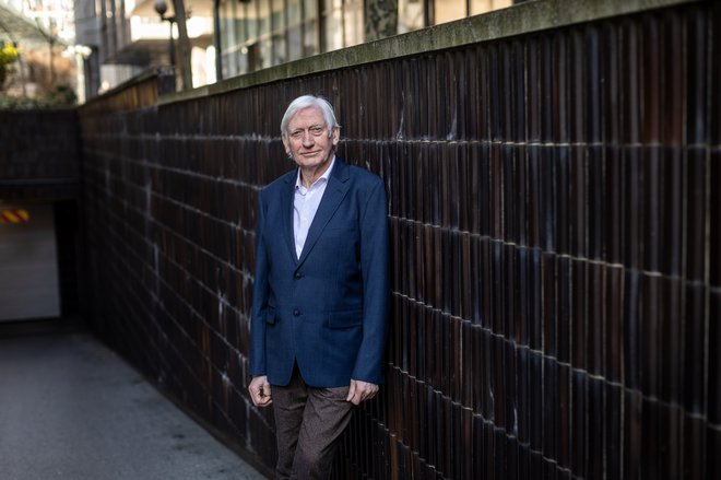 Profesor Richard Overy je raziskovalec druge svetovne vojne in časa pred njo, poglobljeno pa spremlja tudi aktualno dogajanje. FOTO: Voranc Vogel/Delo