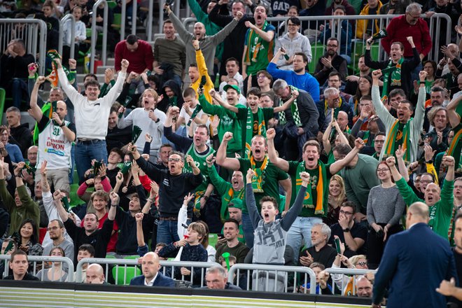 Tribune Stožic so bile na tekmi z Valencio v zelenem ringu praktično polne, na podobno Ljubljančani upajo tudi v končnici. Foto Cedevita Olimpija