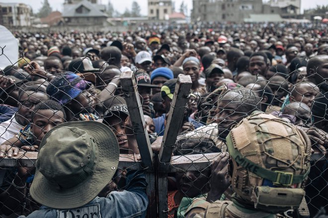 Civilisti na srečanju, ki ga je organizirala vojaška skupina M23. FOTO: Alexis Huguet/AFP