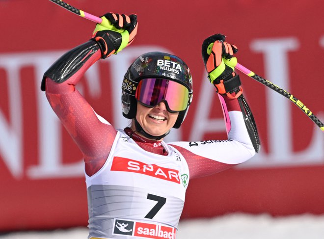 Stephanie Venier ni skrivala veselja ob zmagi na domačem snegu. FOTO: Kerstin Joensson/AFP