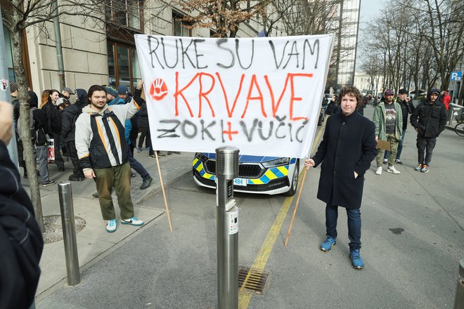 Protest v podporo srbskim študentom in proti Jakovićevi nekritični podpori Vučiću. FOTO: Jože Suhadolnik/Delo