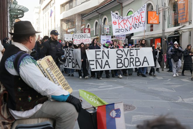 Študentski protesti v podporo študentom v Srbiji. FOTO: Črt Piksi