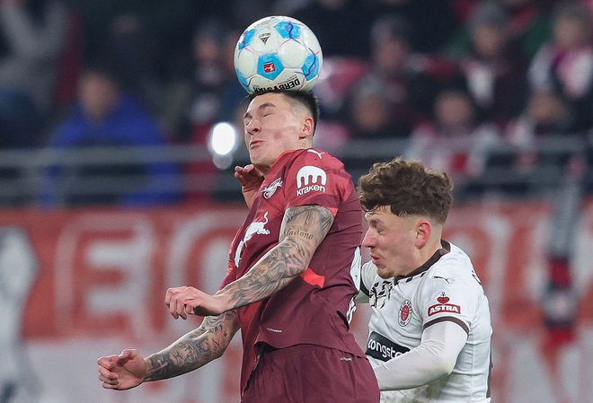 Benjamin Šeško je bil med najzaslužnejšimi za zmago Leipziga. FOTO: Ronny Hartmann/AFP