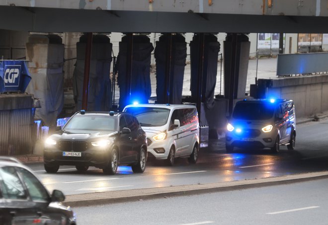 Policijski kordon FOTO: Dejan Javornik/Slovenske novice