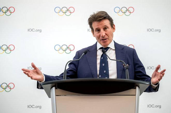 Predsednik Mednarodne atletske zveze Sebastian Coe je zaščito ženskih kategorij postavil za ključno točko svoje kandidature za predsednika Mednarodnega olimpijskega komiteja. FOTO: Fabrice Coffrini Pool/Reuters