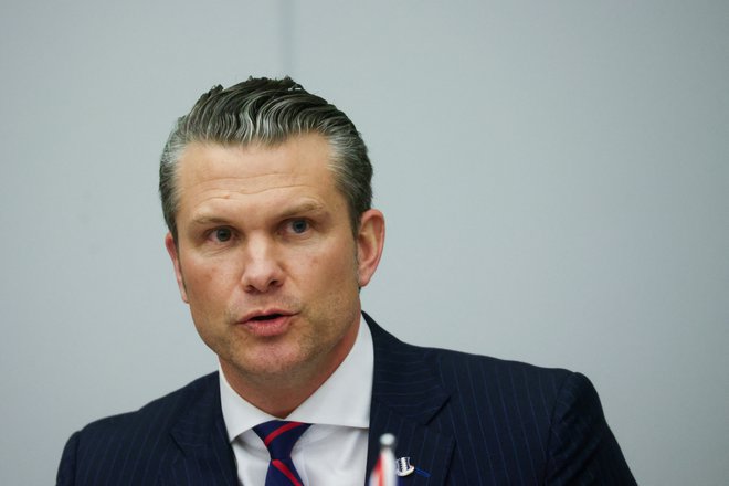 Ameriški obrambni minister Pete Hegseth. FOTO: Johanna Geron/Reuters