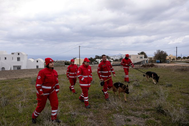 Na otoku so razglašene izredne razmere. FOTO: Stelios Misinas/Reuters