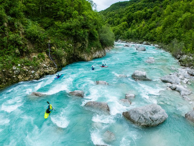 Od izvira do morja je Soča dolga 138 kilometrov. FOTO: Rožle Bregar