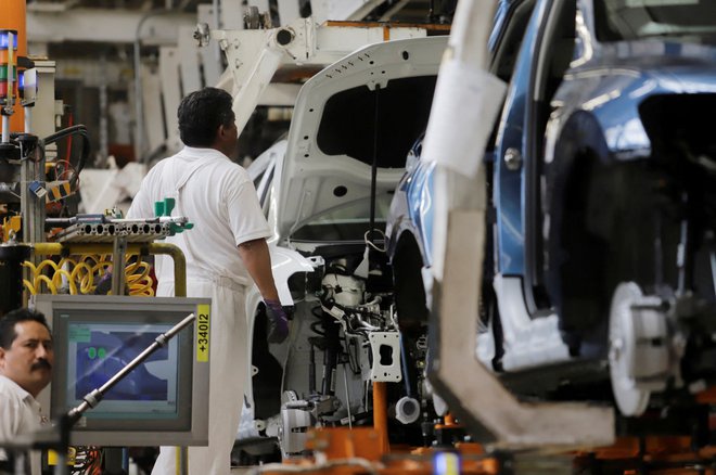 Volkswagen veliko avtomobilov, ki jih prodajo v ZDA, izdela v Mehiki, na primer v tovarni v Volkswagen Tiguan Cars.

FOTO: Imelda Medina/Reuters