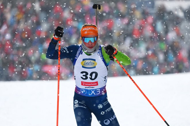 Anamarija Lampič bi z enim zgrešenim strelom ostala v igri za kolajne, trije so bili preveč. FOTO: Denis Balibouse/Reuters