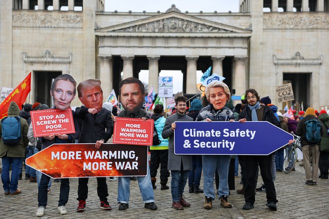 Prvi dan letošnje Münchenske varnostne konference so zaznamovali tudi protesti FOTO: REUTERS/Kai Pfaffenbach