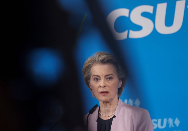 »V tej dvorani vsi čutimo, kaj je na kocki,« je pred delegati povedala predsednica evropske komisije Ursula von der Leyen. FOTO: Michaela Stache/Afp