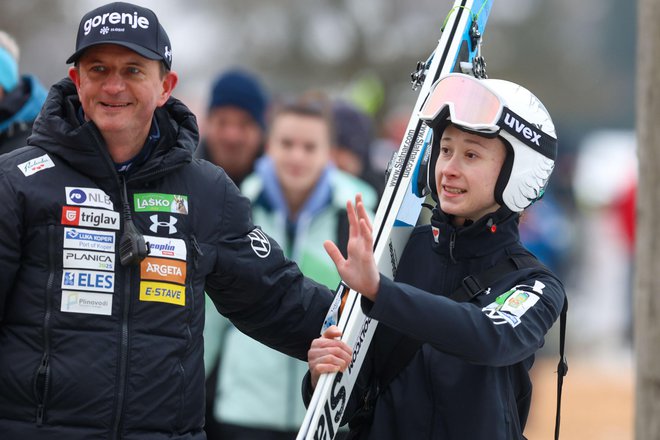 Nika Prevc je pod Rajhovko odlično razpoložena. FOTO: Voranc Vogel