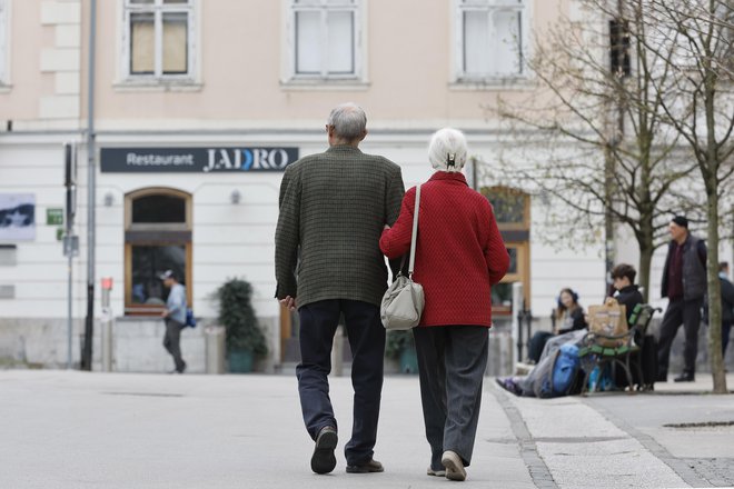 Ponovno se pojavljajo pobude za sočasno prejemanje polne pokojnine in plače. FOTO: Leon Vidic/Delo