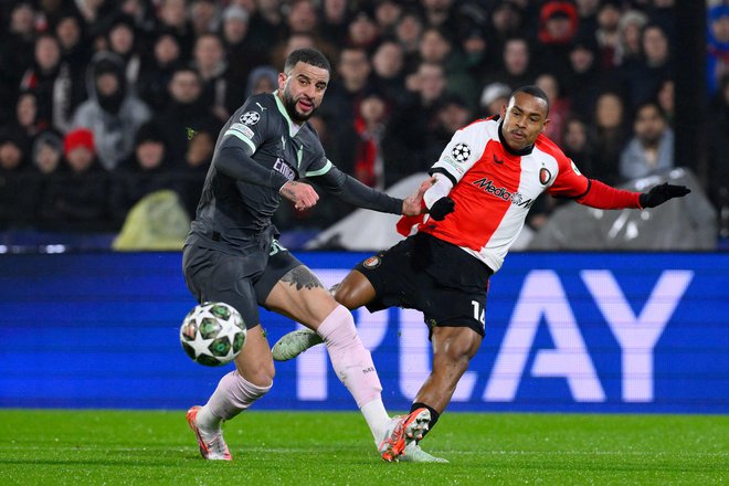 Kyle Walker na prvi tekmi ni mogel preprečiti zadetka Igorja Paixaa. FOTO: John Thys/AFP