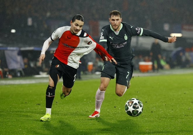 Santiago Gimenez (desno) je pred šestimi dnevi prvič igral proti svojemu bivšemu klubu Feyenoordu. FOTO: Piroschka Van De Wouw/Reuters