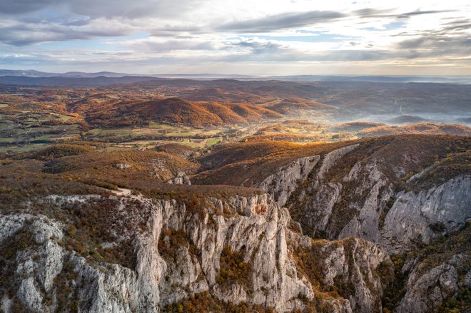 Barve, v katere se jeseni odene Lazarev kanjon, se zdijo neresnične. FOTO: Nebojša Atanacković