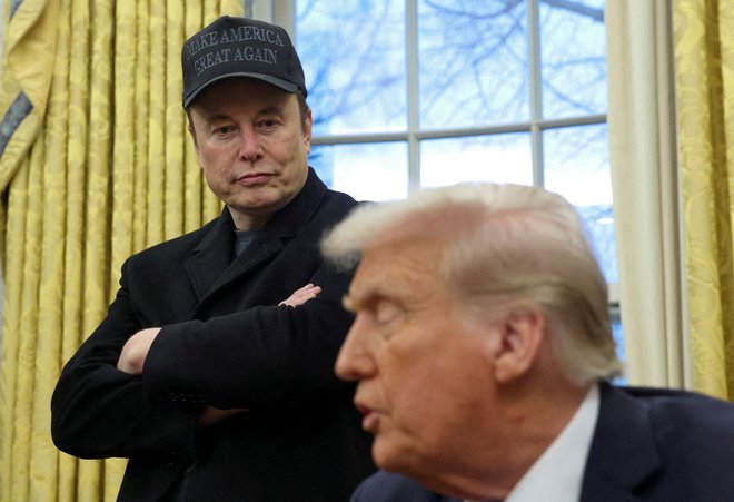 Elon Musk je postal obraz Trumpovega boja za zmanjševanje stroškov. FOTO: Kevin Lamarque/Reuters