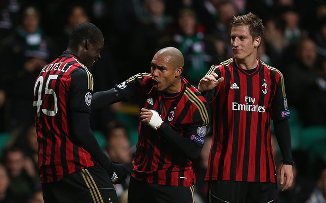 Vlater Birsa (desno) je pri Milanu igral v družbi zvezdnikov kot sta bila NMigel de Jong in Mario Balotelli, a tudi Brazilca Robinmho in Kaka. FOTO: Ian Macnicol/AFP