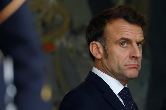 Francoski predsednik Emmanuel Macron si prizadeva uskladiti evropski odziv na rusko ravnanje. FOTO: Stephanie LecocqReuters