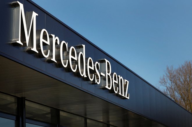 Mercedes-Benz si sicer prizadeva doseči dvoštevilčno donosnost od prodaje, vendar letos pričakuje le šest- do osemodstotno donosnost v avtomobilski diviziji.  FOTO: Piroschka Van De Wouw/Reuters