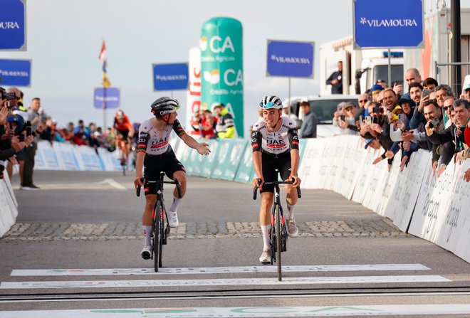 Jan Christen (desno) se je v 2. etapi dirke po Algarveju veselil zmage pred moštvenim kolegom Joaom Almeido. FOTO: Volta ao Algarve