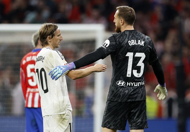 Jan Oblak in Atletico bosta spet tekmovalno klepetala z Luko Modrićem in Real Madridom. FOTO: Juan Medina/Reuters