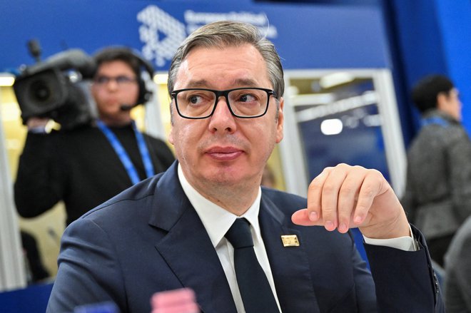 Vučić se je zaradi pomote na glasovanju opravičil prebivalcem Srbije. FOTO: Marton Monus/Reuters