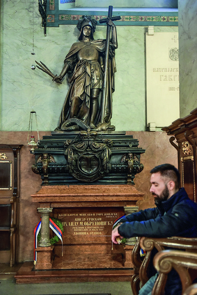 Na željo kneginje Julije Hunjadi Obrenović nad grobom umorjenega kneza Mihajla Obrenovića stoji skulptura nadangela Mihaela. FOTO: Snežana Krstić/Blic