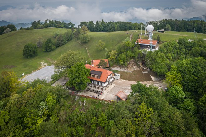 Lisca je s svojimi 948 metri nadmorske višine najvišji vrh v občini Sevnica, hkrati pa tudi priljubljeno srečališče zlasti ob prazniku dela. Foto Jože Hvala