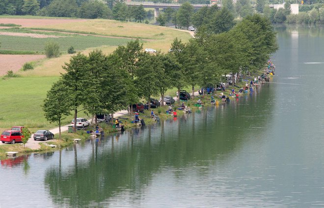 Sava je raj za ribiče. Foto Ljubo Motore