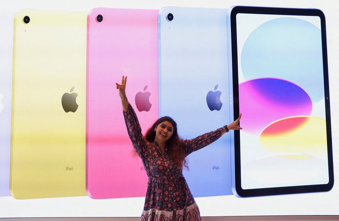 Apple pri proizvodnji pametnih naprav stavi na žensko delovno silo. Foto Francis Mascarenhas/Reuters