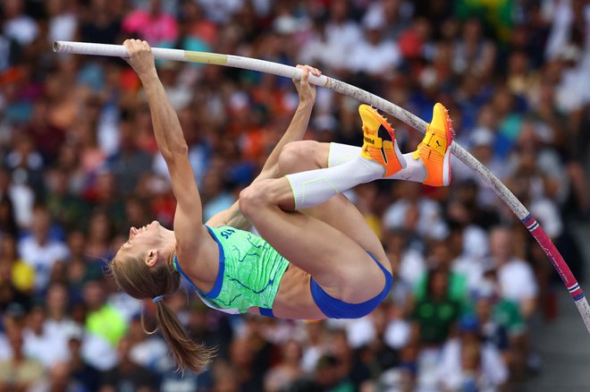 Tina Šutej se v tej sezoni atletskih tekmovanj v dvorani imenitno znajde. FOTO: Kai Pfaffenbach/Reuters