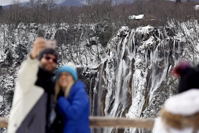 Plitvice, 170121.
Brojni izletnici uzivaju u zimskoj idili Nacionalnog parka Plitvicka jezera.
Foto: Nikola Vilic/CROPIX



Foto Nikola Vilic/Cropix Cropix